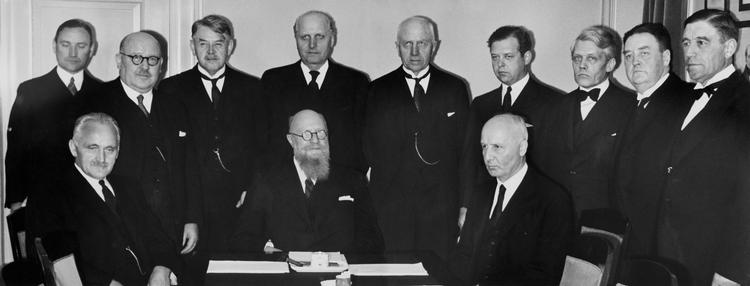 Regeringen og Folketinget så sig nødsaget til at samarbejde med besættelsesmagten. Her er det samlingsregeringen, som blev oprettet, der er afbilledet. 