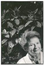 Krimidronning. P.D. James veloplagte skrift om krimigenren er af høj klasse. Hun har en fremragende fornemmelse for genrens nuancer og egenart. 