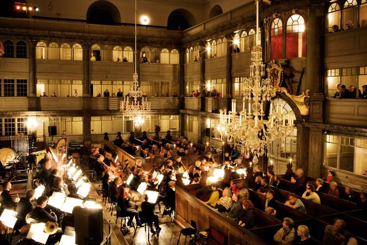 Voldsom. Bartóks eneste opera er en sansemættet og hypnotisk oplevelse. Desværre blev den ikke helt forløst af Sjællands Symfoniorkester. 