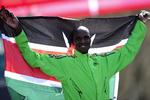 KONKURRENCE. Wilson Chebet fra Kenya jubler efter at have vundet Rotterdams maraton. Nu vil Utrechts maratonarrangører holde kenyanske løbere ude - så andre får en chance for at finde. 