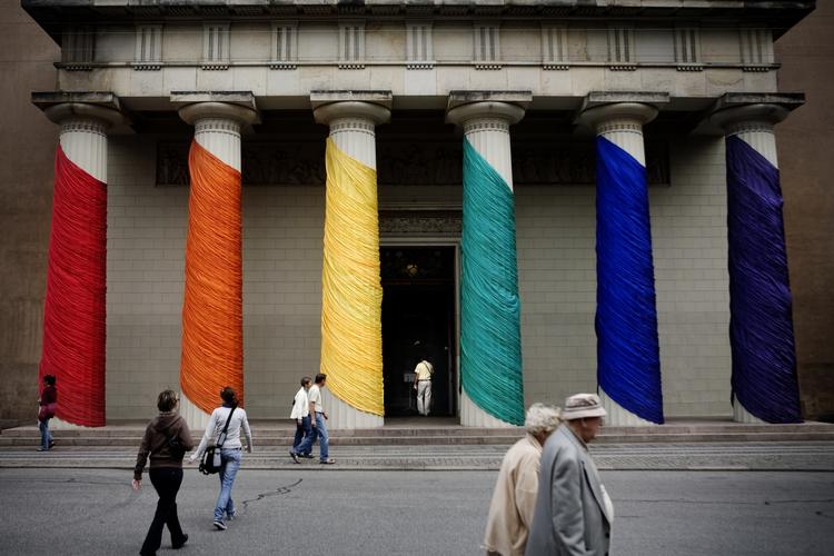 VÆRDIER. Ved indledningen på OL for homoseksuelle, World Outgames i København var vor frue kirke dekoreret i regnbuens farver. Den tolerance, det vidner om, taler prædikanten ifølge LGBT imod. 