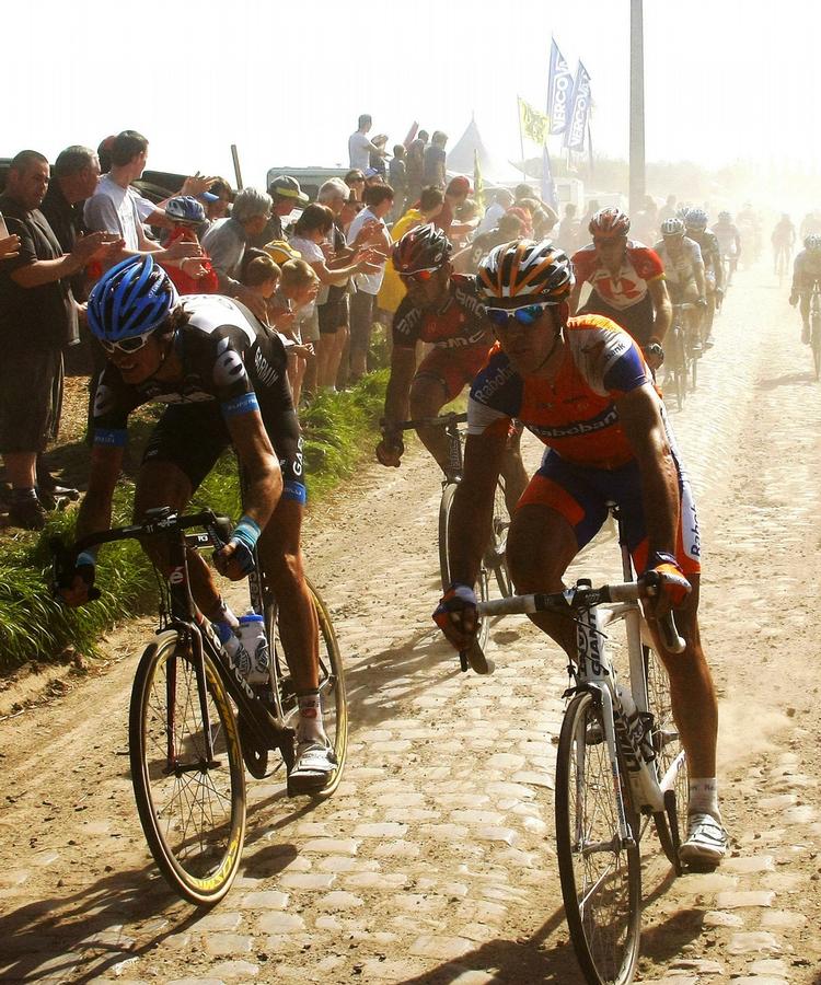 hårdfør. Johan van Summeren (t.v.) gav alle favoritterne baghjul i årest udgave af Paris-Roubaix. 