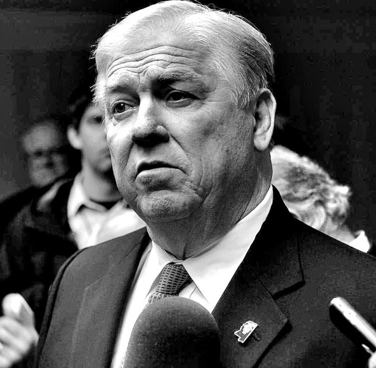<b>Haley Barbour</b><br></br><b>Alder:</b> 63 år.<br></br><b>Baggrund:</b> Guvernør i Mississippi. Tidligere formand for Det Republikanske Parti.<br></br><b>Styrker:</b> Anses generelt for at have klaret oprydningen efter orkanen Katrina og olieudslippet i Den Mexicanske Golf godt. Kender som formand for foreningen af republikanske guvernører alle sine kolleger og kan trække på mange af dem til primærvalgene.<br></br><b>Svagheder: </b>Ukendt i den bredere befolkning. Har arbejdet mange år som lobbyist for blandt andet tobaks- og olieindustrien. Er kommet med en række uheldige udtalelser om racespørgsmål. 