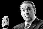 <b>Mike Huckabee</b><br></br><b>Alder:</b> 55 år.<br></br><b>Baggrund:</b> Tidligere guvernør i Arkansas. Tidligere præst.<br></br><b>Styrker:</b> Stor opbakning blandt evangeliske kristne, der kan være en afgørende faktor i de tidlige primærvalg. Fører i de fleste meningsmålinger, er forholdsvis kendt og populær.<br></br><b>Svagheder:</b> Usikkert, om han kan tiltrække en bredere gruppe af republikanske vælgere, og om han har den fornødne vilje til at føre en hård valgkamp. Han er også upopulær i republikanske kredse for som guvernør at have benådet en lang række dødsdømte fanger. 
