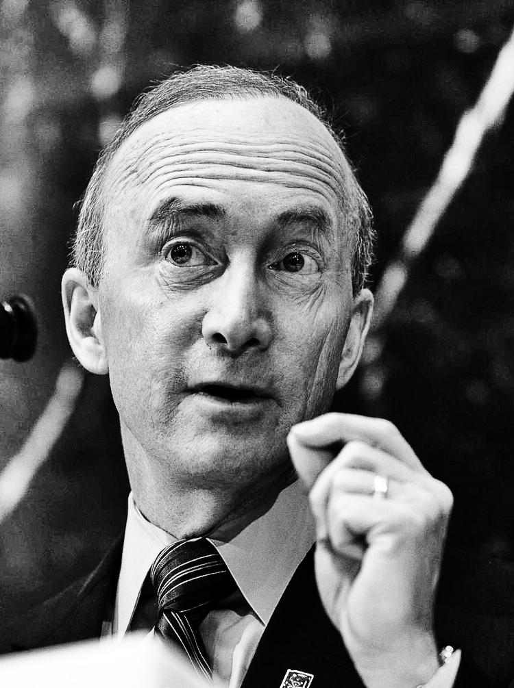 <b>Mitch Daniels</b><br></br><b>Alder:</b> 61 år.<br></br><b>Baggrund:</b> Guvernør i Indiana. Tidligere budgetdirektør for præsident George W. Bush.<br></br><b>Styrker:</b> Kendt som en dygtig leder, der kan tiltrække moderate vælgere. Har bevist sine evner til at skabe økonomisk vækst og gennemføre nedskæringer i den offentlige sektor.<br></br><b>Svagheder:</b> Er meget lidt kendt i den bredere befolkning og har skabt vrede blandt socialt konservative republikanere ved at opfordre til en våbenhvile omkring moralske spørgsmål såsom abort og homoseksuelle ægteskaber. 