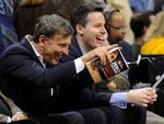 klubejer. En basketball-, en ishockey- og en fodboldklub er Stan Kroenke (tv.) ejer af hjemme i USA, hvor han her har sønnen Josh med til basketball. 