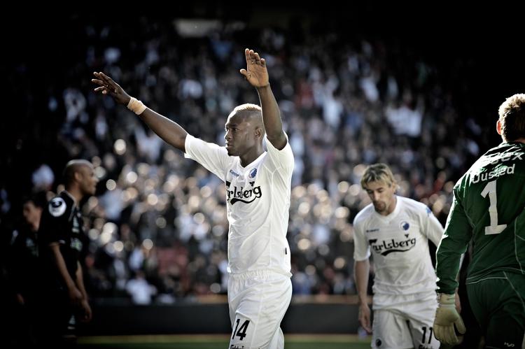topscorer. Med to mål i lørdags er Dame N'Doye nu øverst på topscorerlisten med holdkammeraten Cesar Santin (th.) som nærmeste forfølger. 