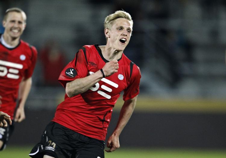 Jubel. Endnu engang kom Esbjerg fra baghjul. Under Jess Thorup er det blevet til syv point ud af ni mulige. Søren Rieks blev matchvinder mod Lyngby. 