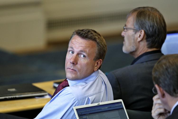 Kritiske. Morten Bødskov og Ole Sohn kan ikke mobilisere glæde over regerings udmelding om efterløn. 
