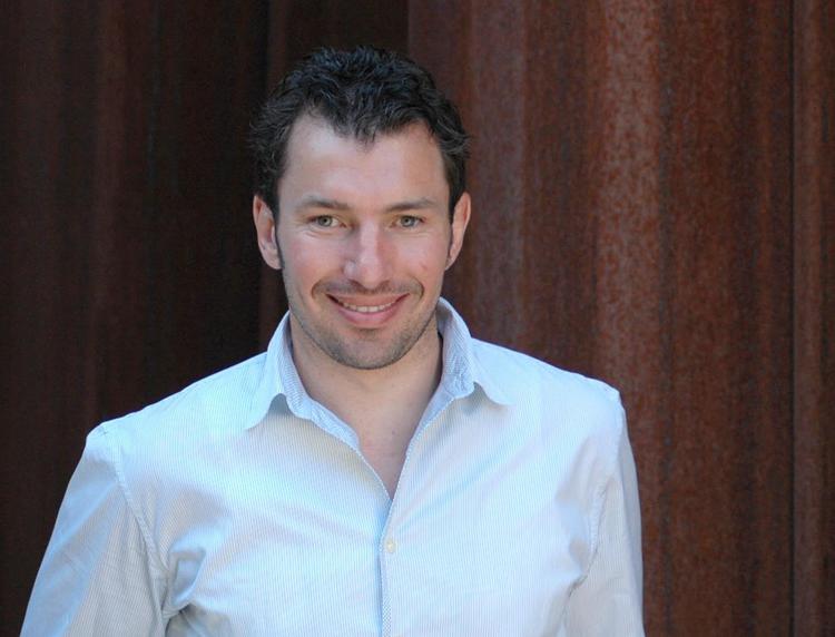 Udvist. Gus Murray skal forlade landet trods høj uddannelse. Amerikansk debattør kommenterer sagen. 