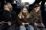 SNYDT. Svensk familie fik en regning på 42.000 kroner, efter at børnene havde spillet Smurf Village på bilturen mellem Stockholm og Göteborg. 