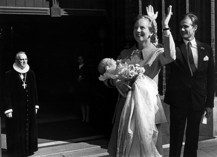 Tronfølgeren Prinsesse Margrethe og Prins Henrik til Prins Joachims barnedåb 16. juli 1969 i Århus Domkirke. 