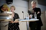 Forsvarligt? Var det forsvarligt at nominerer de to unge danske forfattere Josefine Klougart og Harald Voetmann til Nordisk Råds Litteraturpris? Her ses de to medlemmer af bedømmelseskomiteen Lilian Munk Rösing og Asger Schnack til et debatmøde om de kontroversielle nomineringer. 