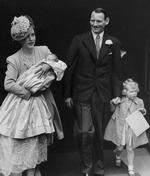 Daværende Kronprins Frederik, Kronprinsesse Ingrid og Prinsesse Margrethe til Prinsesse Bennediktes barnedåb i Fredensborg Slotskirke 25. maj 1944. 