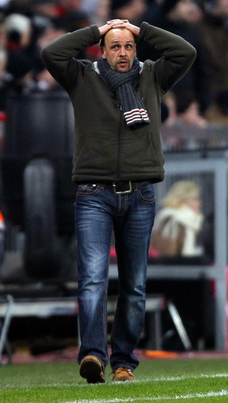 Timing. Holger Stanislawski og FC St. Pauli annoncerede bruddet på et tidspunkt, hvor klubben er i akut nedrykningsfare. 