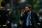 Ungdom. André Villas Boas er en kæmpe succes i FC Porto. Bemærk jakkesæt-stilen, der også er et fællestræk med Real Madrid-træneren  José Mourinho. 
