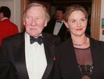 Tragedie. Skuespillerinden Angela Scoular, der formodes at have taget sit eget liv for at gøre en ende på sit smerteshelvede, var gift med komedieskuespilleren Leslie Phillips. De mødte hinanden i 1976, da de begge spillede i det samme teaterstykke. 