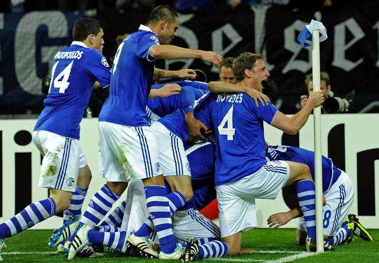Raul. Den spanske kongesøn scorede Schalkes første mål og lagde op til det andet. 