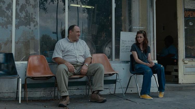 Stjernemøde. James Gandolfini, der har fejret triumfer som gangster i The Sopranos, spiller i 'Welcome to the Rileys' en far, der tager en prostitueret - spillet af Twilight-stjernen Kristen Stewart - til sig som erstatning for sin afdøde datter. 