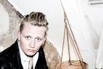 nomineret. 26-årige Thor Martin Jensen har det seneste år revset krea-København med satirebloggen Copenhipster.dk. Og fører en storstilet Facebookkampagne for at vinde IBYEN-prisen som Årets Københavner, blev uddelt fredag aften. Vinderen blev Copenhipster, som slog ingen ringere end Nomas køkkenchef, René Redzepi. Her er én af hipsterens venner - for han ynder stadig at holde sig mest muligt anonym. Foto: Privat 