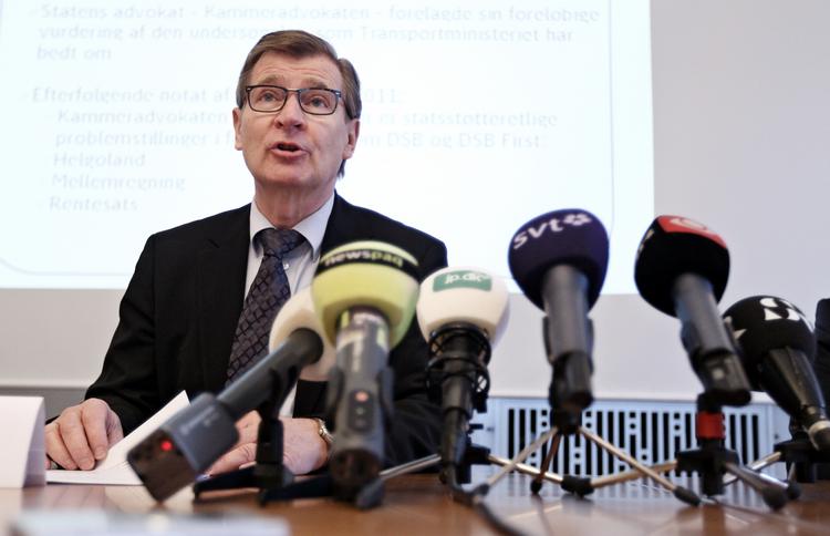 Pressemøde. DSB's bestyrelsesformand Mogens Granborg sidder i den varme stol. - 