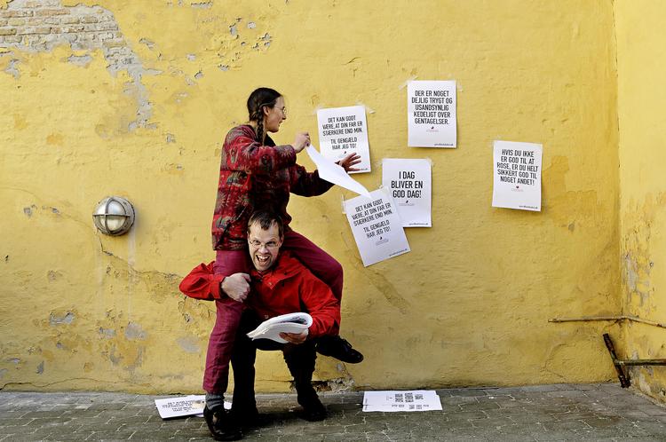 positivt. Anders Hansen og Toni Marquard solgte firmaet og valgte at lave en reklamekampagne med 'positive budskaber' frem for at købe en stor luksusbil.