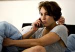 Fortiden.  Noomi Rapace spiller Leena,  der tror, hun er undsluppet sin  sociale arv. Indtil  mor ringer. 