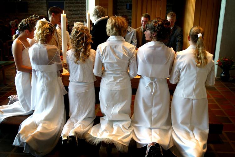 Når konfirmationen i kirken og festen er overstået, er det tid for Blå Mandag. 