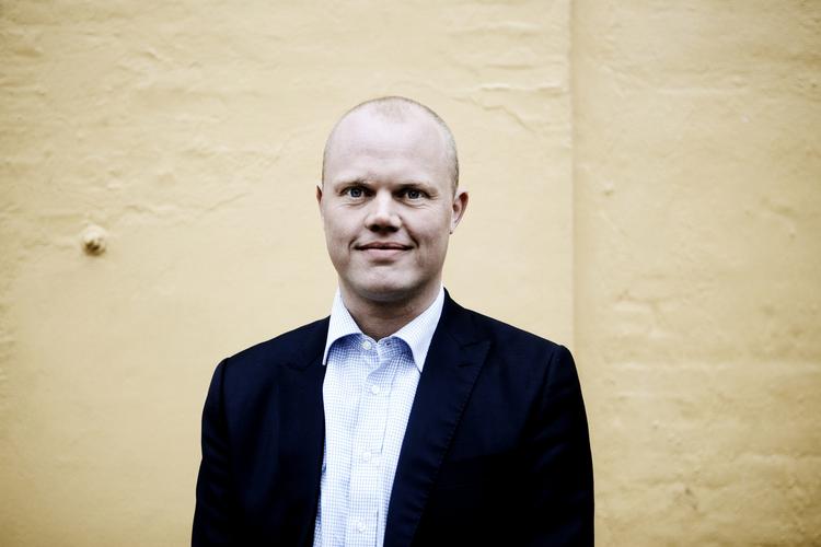 Debutant. Efter en måneds tid som skatteminister får Peter Christensen bundplacering i popularitetsmåling. 