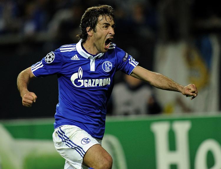 Målkongen. Raul har tidligere vundet Champions League tre gange med Real Madrid og er den mest scorende spiller i Champions League-historien. I aftes var han på pletten for 71. gang i kamp nummer 140. 