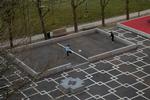 Overvåget. Aldersrogade på Nørrebro er klassificeret som en ghetto af regeringen. Borgerrepræsentationen i København har i dag åbnet for muligheden af at overvåge gader, parkeringspladser og fællesarealer i området med henblik på at nedbringe kriminaliteten. Politiken.dk har talt med beboerne om, hvordan det er at bo i Aldersrogade. 