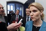 Efterlønsforhandlinger. Helle Thorning-Schmidt (S) vil gerne ændre efterlønnen visse steder, men afviser på forhånd at afskaffe den, som regeringen lægger op til.. 