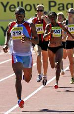Comeback. 20-årige Caster Semenya (t.v.) vandt i weekenden de sydafrikanske 800 og 1.500 meter-titler tilbage. Hun stillede ikke op ved mesterskaberne i 2010. 