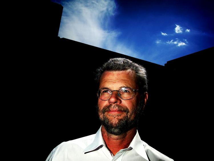 Advarsel. Det er uklogt at spare to milliarder på forsvaret, sådan som regeringen lægger op til. Det mener tidligere minister Hans Hækkerup. 