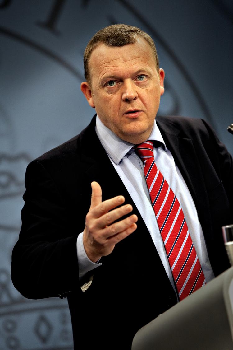 Irettesættelse. »Søren Pind er jo kendt for at have et betydeligt frisprog. Og det bruger han også her«, bemærker Lars Løkke Rasmussen (V). 