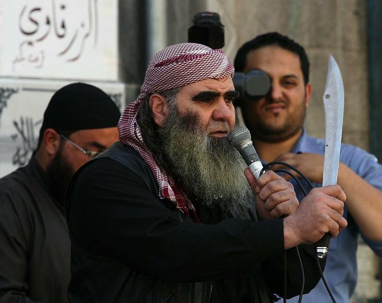 demonstrationer. Flere salifister, en ultra konservativ gruppe af muslimer, holdt tale forud for dagens uroligheder. 