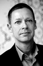 Christian Scherfig.  Den administrerende direktør for Dansk Design Center får skarp kritik i en vurdering blandt medarbejderne. Centrets bestyrelse har stadig tillid til ham. 