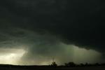 Forårsstorm. Et faretruende stormvejr med voldsomme vindstød og hagl pisker ind over USA. Billedet er fra det sydøstlige Oklahoma, hvor to mennesker har mistet livet. 