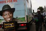 Stem. Den nuværende præsident Goodluck Jonathan har iværksat en plakatkampagne. 