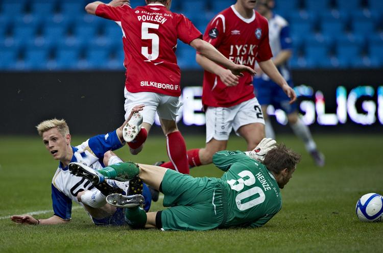 helten. Et reddet straffespark var blot en af Lasse Heinzes mange gode aktioner mod Silkeborg. 