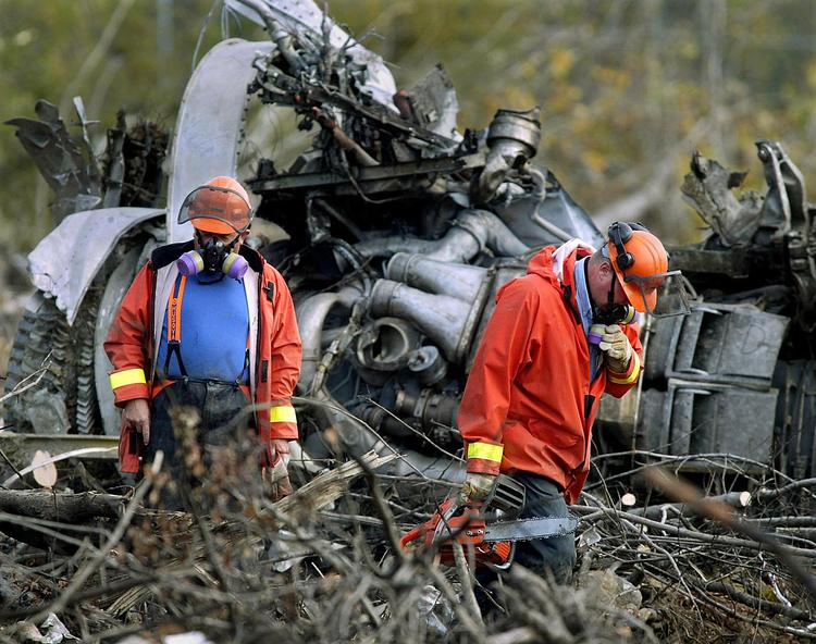 <br></br>Flight 1602 fra fragtselskabet MK Airlines er tungt lastet med hummere, it-udstyr og plæneklippere, da fragtflyet triller af sted på startbanen i Halifax Lufthavn i Canada tidligt om morgenen 14. oktober 2004. <br></br>Men en simpel tastefejl fra piloterne betyder, at flyet ikke får fart nok på, da det skal lette med kurs mod Spanien. Idet maskinen slipper landjorden, rammer haleroret en sandbanke, og flyet styrter ned i en stenbrud nær lufthavnen. Alle syv ombordværende på det store Boeing-fly mister livet.   <br></br>Havarieksperterne fastslår senere, at piloterne inden takeoff taster de forkerte tal for, hvor meget flyets last vejer, ind i den computer, der skal beregne den korrekte starthastighed. Piloterne angiver vægten flere ton for lavt, og flyet får aldrig fart nok på til at komme på vingerne. <br></br>En årsag til fejlen er fatigue: Piloterne havde på ulykkestidspunktet været vågne i 20 timer i træk. 