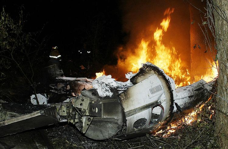 <br></br>De to piloter i cockpittet på propelflyet fra St. Louis til Kirksville i Missouri arbejder på 15. time, da flight 5966 fra Corporate Airlines nærmer sig lufthavnen halv otte om aftenen 19. oktober 2004. <br></br>De har begge været oppe siden klokken fire om morgenen, arbejder sjette dag i træk – og de to foregående dage har ligeledes været meget lange.   Trods kraftig blæst og tåge er stemningen afslappet kort før landingen, afslører optagelser fra cockpittet. <br></br>Ganske uvidende har piloterne kurs mod katastrofen. De bringer flyet længere ned end det tilladte, mens deres opmærksomhed er rettet mod landjorden i stedet for de vigtige instrumenter. Kort inden landingsbanen torpederer flyet et par trætoppe, styrter mod jorden og bryder i brand. Kun 2 af de 15 ombordværende overlever. <br></br>  USA’s havarikommission har siden kaldt styrtet »en perfekt opskrift på en fatigue-relateret ulykke«. 