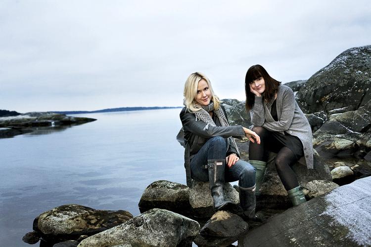 Søsterskab. Det, der begyndte som en skriveleg mellem søstrene Camilla Grebe og Åsa Träff, har resulteret i foreløbig to overbevisende krimier. Foto: Sandra Qvist 