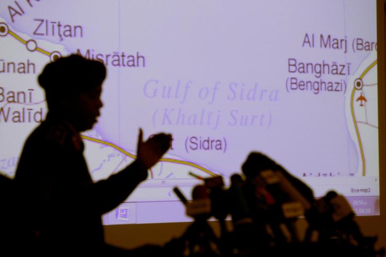 Oprør. General Saleh Abdullah Ibrahim fra den libyske hær fortæller om den militære strategi på et møde i Tripoli. 