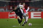 oplægger. En fin stikning fra Christian Eriksen (th.) lagde op til Ajax' udligning. 