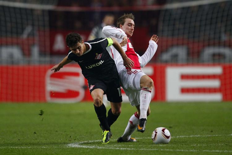 oplægger. En fin stikning fra Christian Eriksen (th.) lagde op til Ajax' udligning. 
