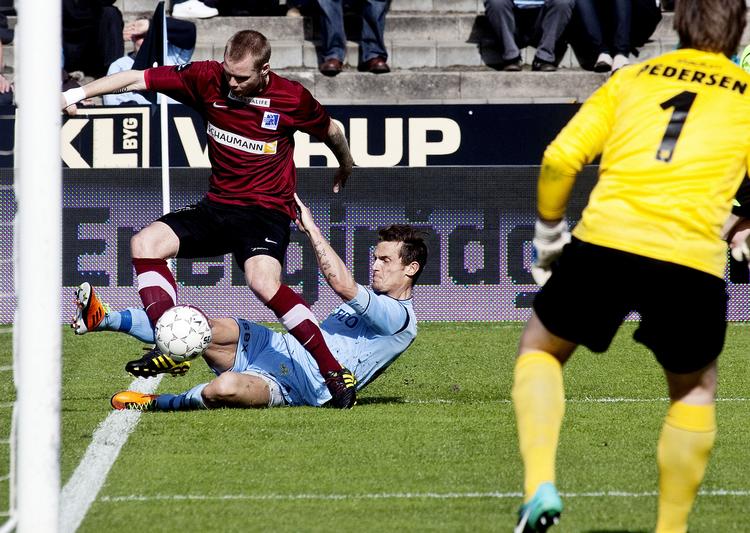 indlæg. Målmand Rune Pedersen er klar, hvis Randers kommer til indlæg. 