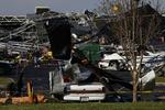 Uvejr.  Den værst ramte by er hovedstaden Raleigh i staten North Carolina, hvor snesevis af boliger, forretninger og fabrikker er ødelagte. 