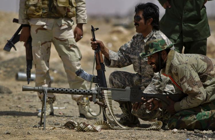 Forsvar. De libyske oprørere har en hård kamp med at holde Gaddafis styrker ude af nøglebyer. 