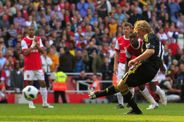 udligning. På det andet straffespark i overtiden fik Dirk Kuyt udlignet til 1-1. 